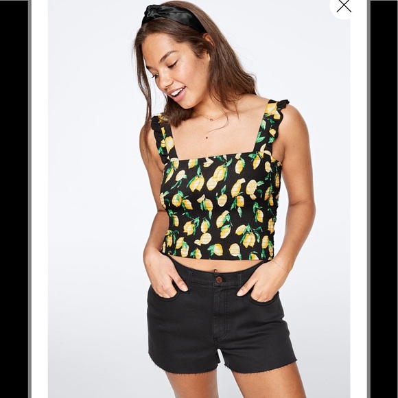 PINK Victoria's Secret Tops - Victoria’s Secret PINK smocked cropped top 🍋